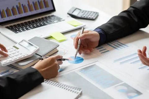 دليلك الشامل حول تقييم الأداء السنوي بالتقارير الرسمية